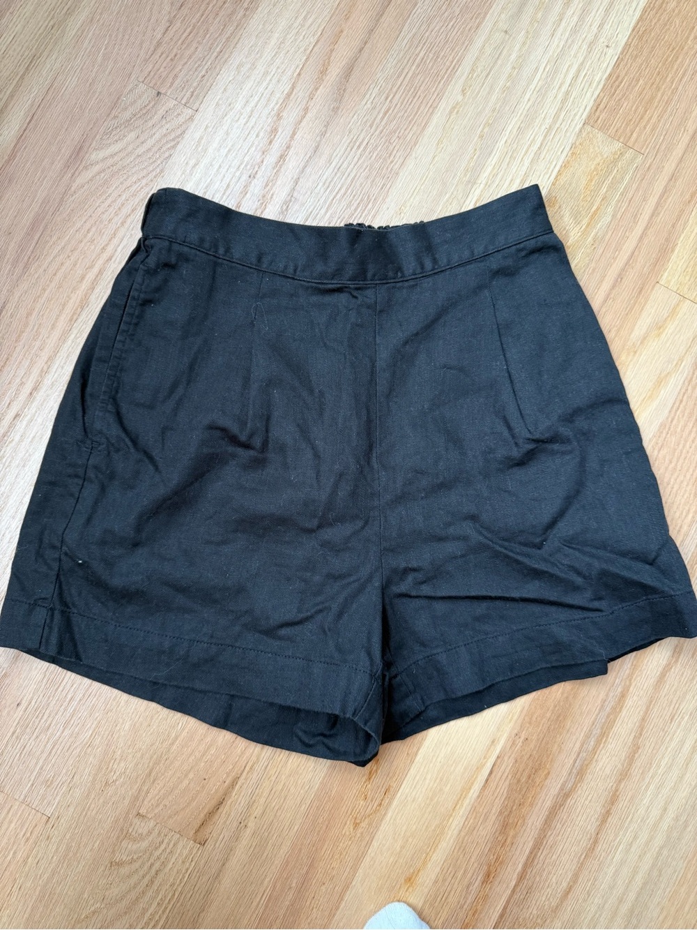Madewell Black High-Waist Tailored linen Shorts